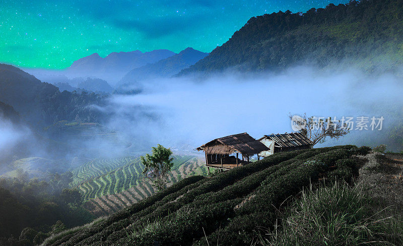 全景清迈自然景观与银河天空在泰国