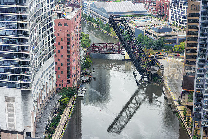 芝加哥河上的坎齐街铁路桥