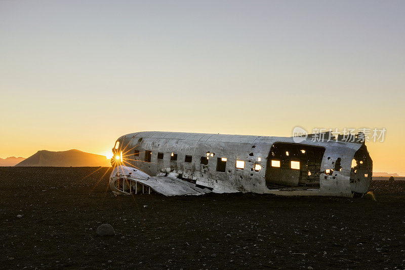 日出时飞机失事-冰岛的Solheimasandur