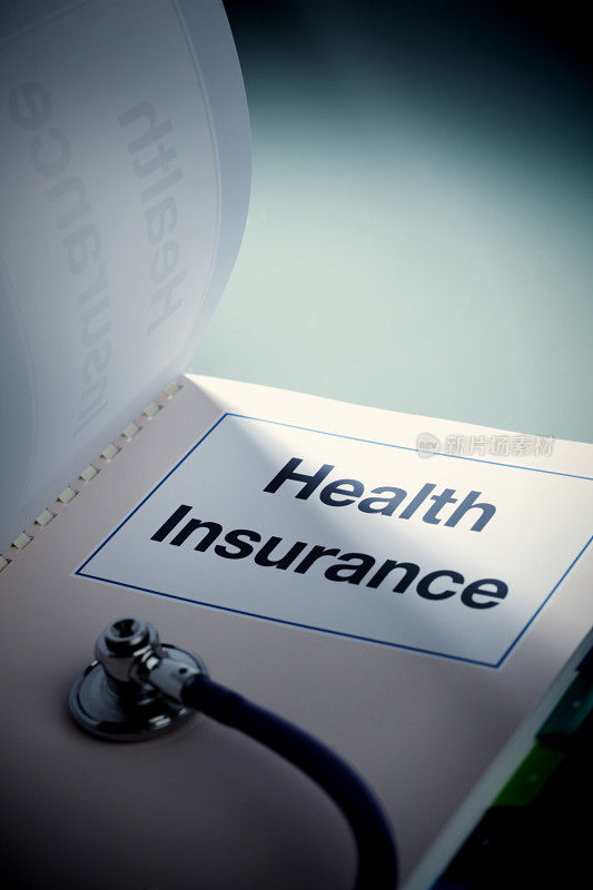 健康保险政策手册与听诊器和处方药物
