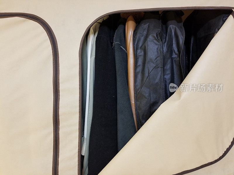 壁橱空间:存放外套和夹克的储物柜