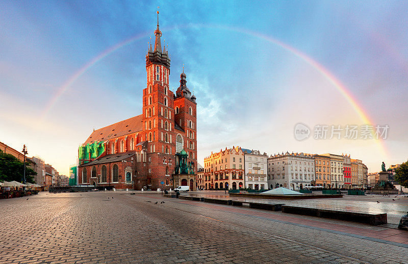 波兰克拉科夫市场广场的彩虹