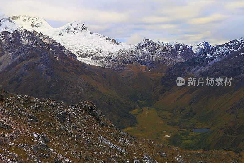 布兰卡山脉:秘鲁安第斯山脉的华斯卡兰雪山