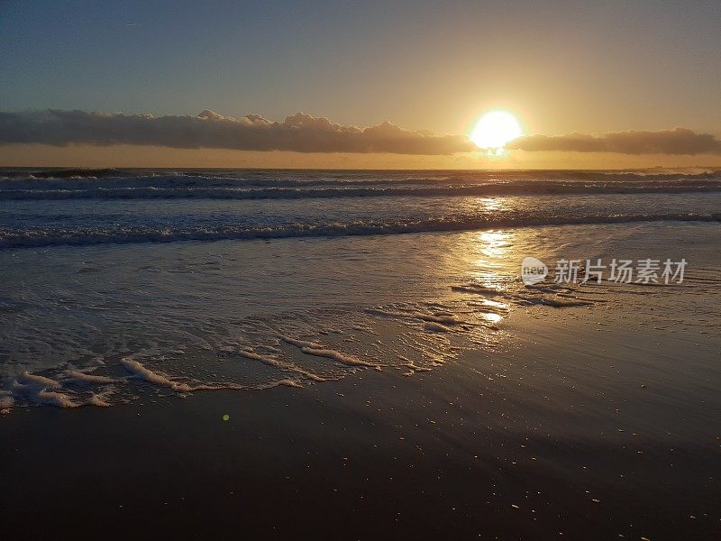 海上日出