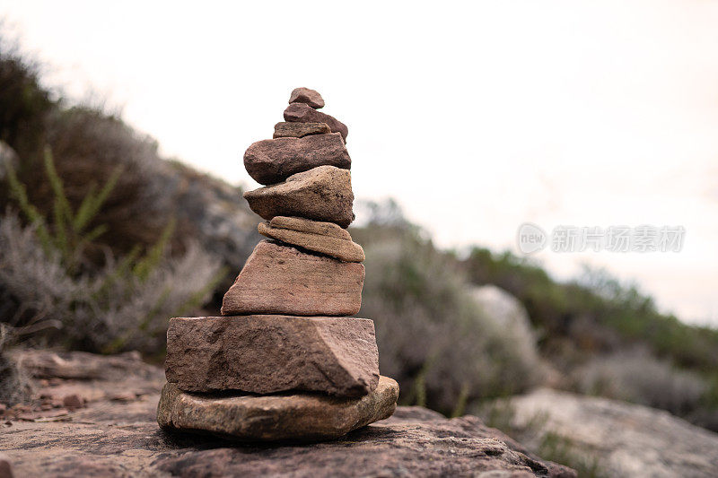 位于南非开普敦的狮子头上的凯恩岩石