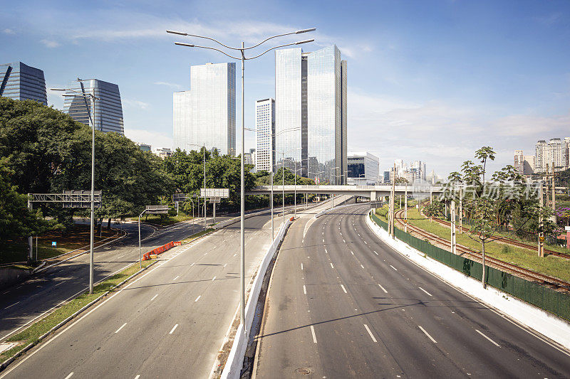 边缘的Pinheiros，没有人。圣保罗的城市。