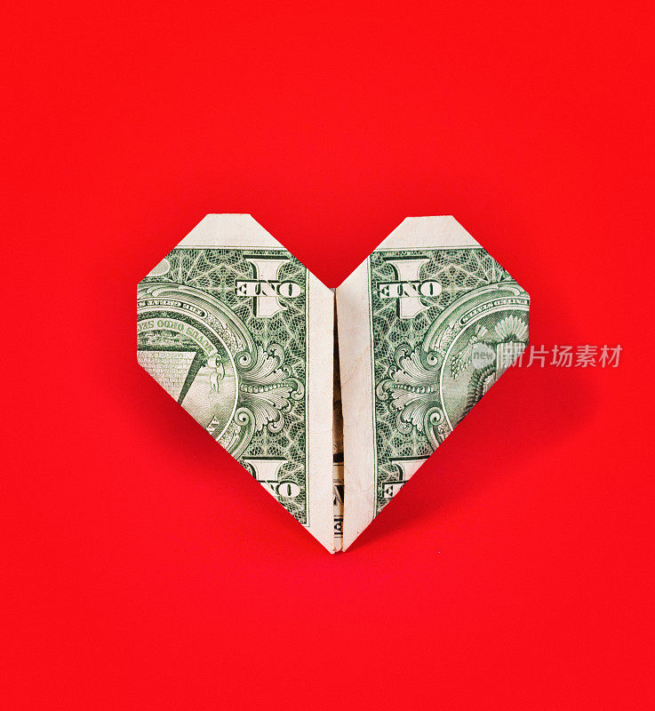 爱钱:把美钞折纸折成心的形状