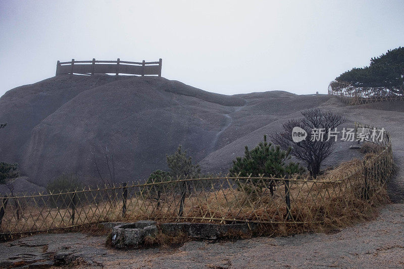 黄山冬季的自然步道，是联合国教科文组织世界遗产之一的自然部分。