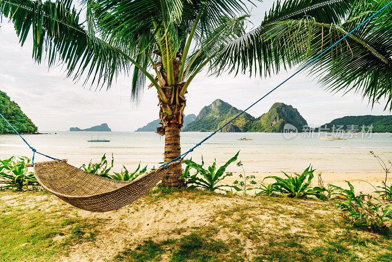 菲律宾的热带风光，美丽的棕榈滩和吊床