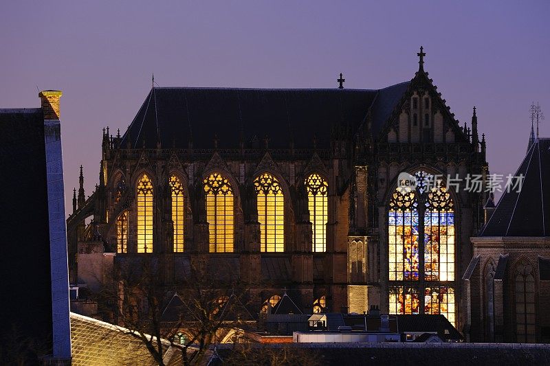 黄昏时分乌得勒支的多姆教堂