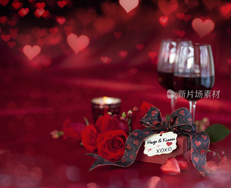 情人节红玫瑰和红酒的散焦灯光背景