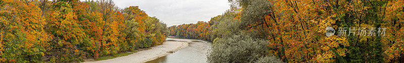 慕尼黑秋天的伊萨尔河