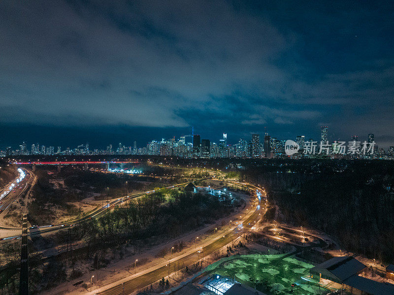 多伦多金融区黄昏的城市景观