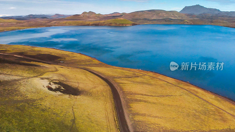 湖泊和山脉的Landmannalaugar景观在夏季，鸟瞰图-冰岛-欧洲