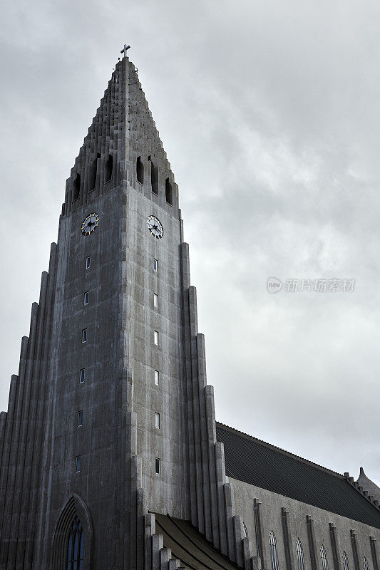 冰岛雷克雅未克市中心的Hallgrimskirkja教堂建筑