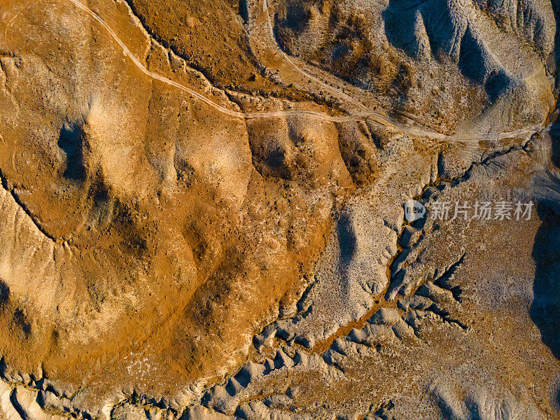 页岩沙漠等高线-干旱的西部科罗拉多州航空沙漠景观在美国西南部头顶地球抽象照片系列