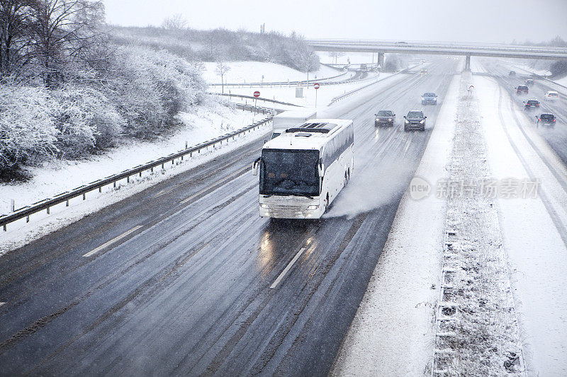 德国高速公路大雪