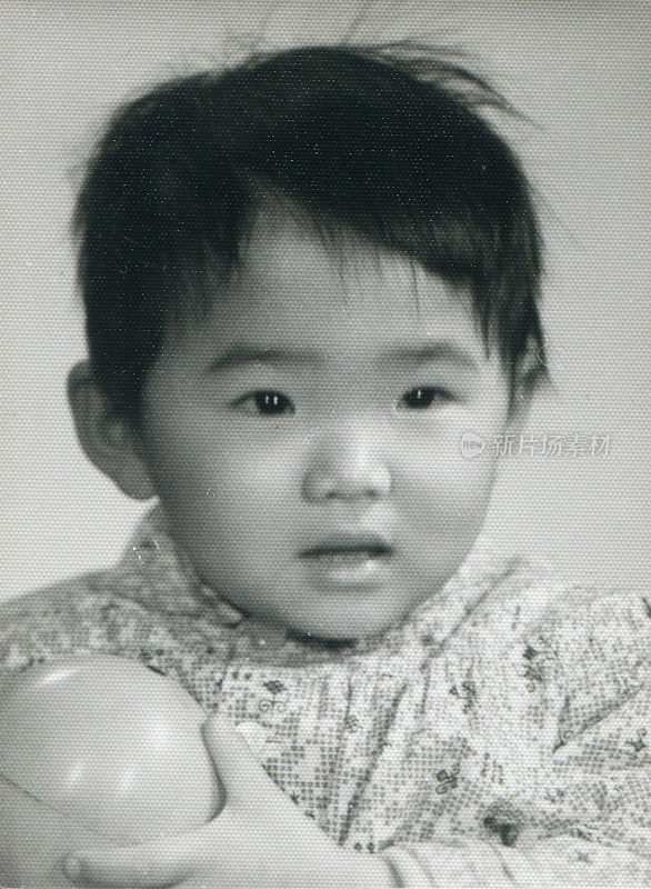 80年代中国女婴黑白老照片