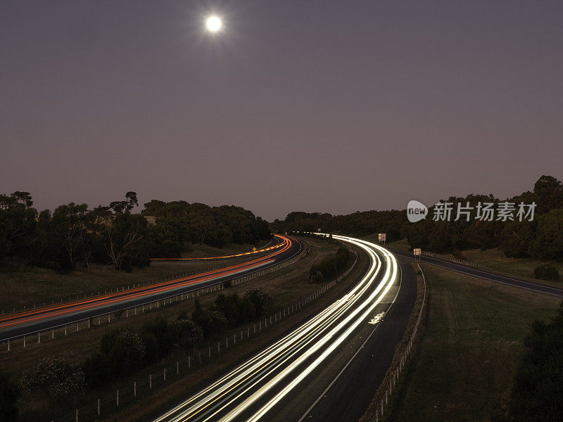 多车道高速公路上的光径