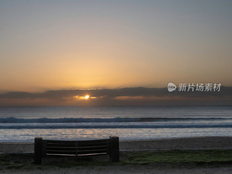 在海上看日出