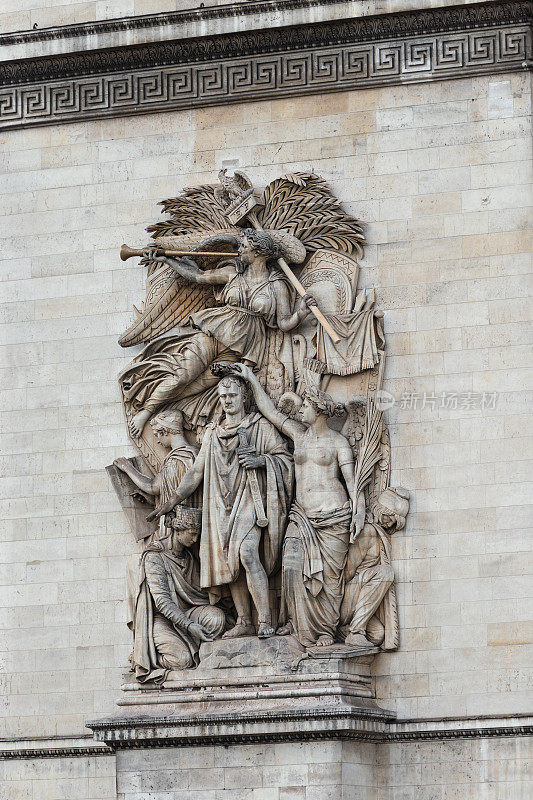 凯旋门的细节——拿破仑被胜利女神加冕——巴黎，法国
