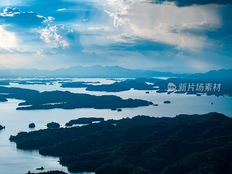 蓝天白云，千岛湖风光航拍