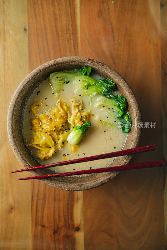 馄饨汤饺子