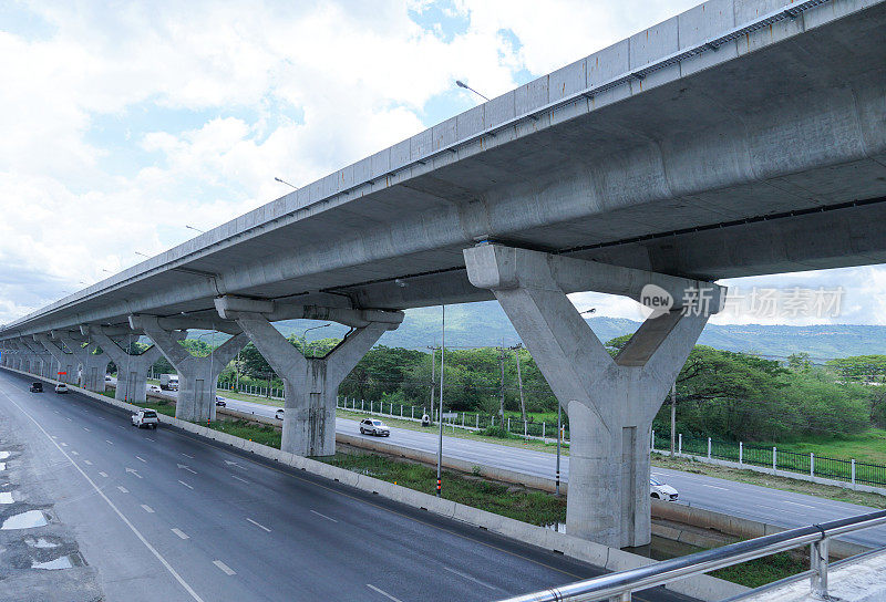 高速公路，天空公路。工程技术创新。