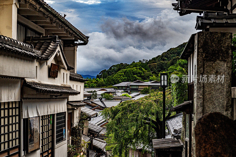 日本京都旧祗园区的屋顶