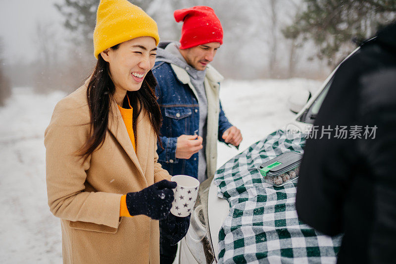 下雪天野餐的时间到了