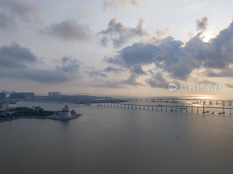 多云天气下的澳门大桥及澳门友谊桥鸟瞰图