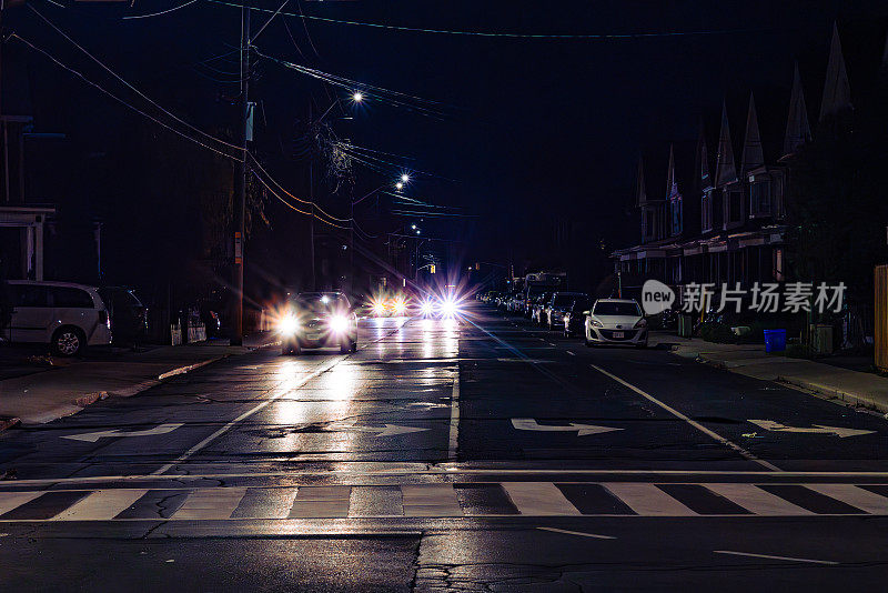 汉密尔顿，安大略省-住宅街的夜晚