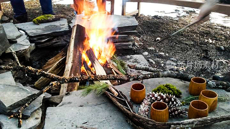 篝火，茶，森林浴和冥想