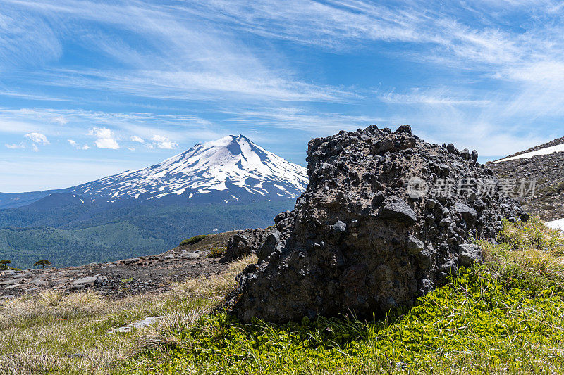 Conguillio国家公园的火山岩和亚伊马火山