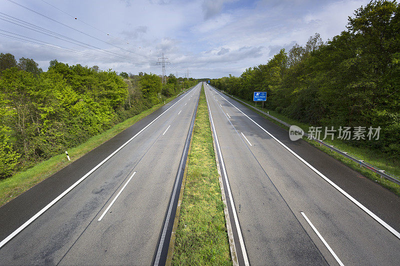 空旷的德国公路-高角度的视角