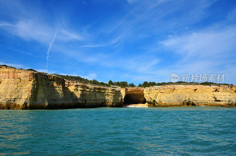 C?o从海上看拉沃索海滩，Lagoa, Algarve，葡萄牙