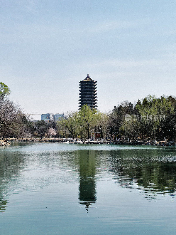 博雅塔和未名湖，北京大学