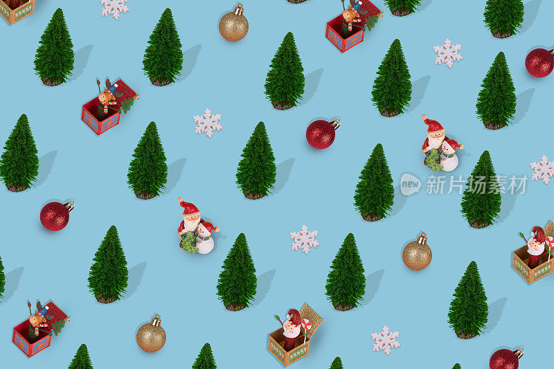 在明亮的蓝色背景上，圣诞树、圣诞老人和雪人拥抱在一起的创意图案。