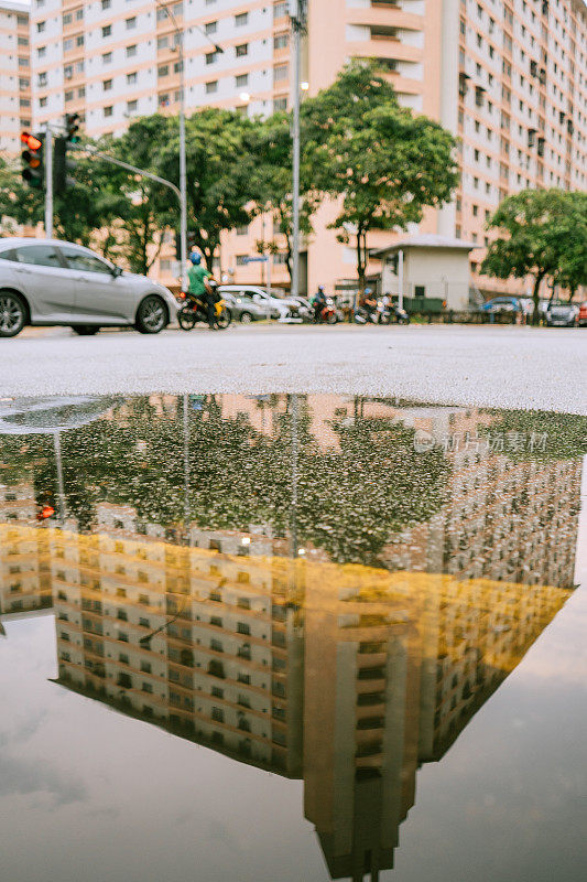 雨后水的倒影