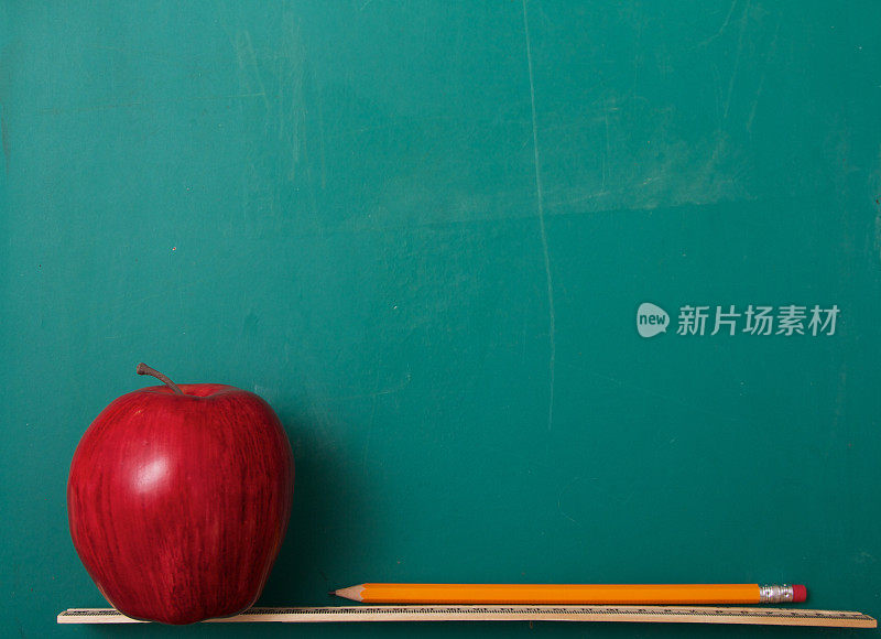 苹果在黑板