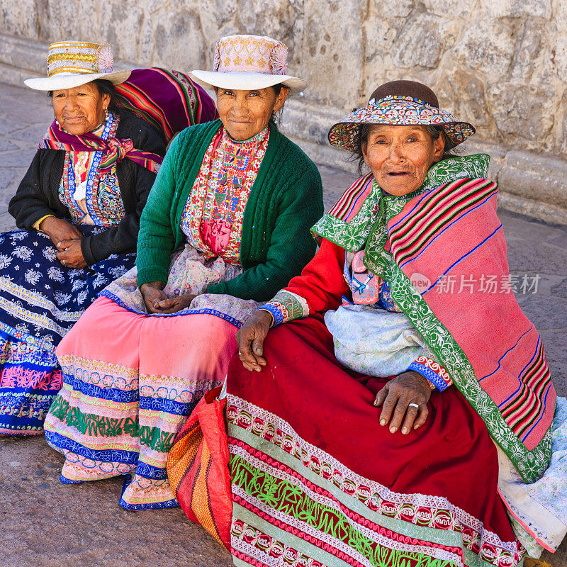 秘鲁妇女穿着民族服装，Chivay，秘鲁