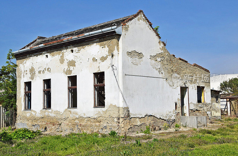 拆除前的旧建筑废墟