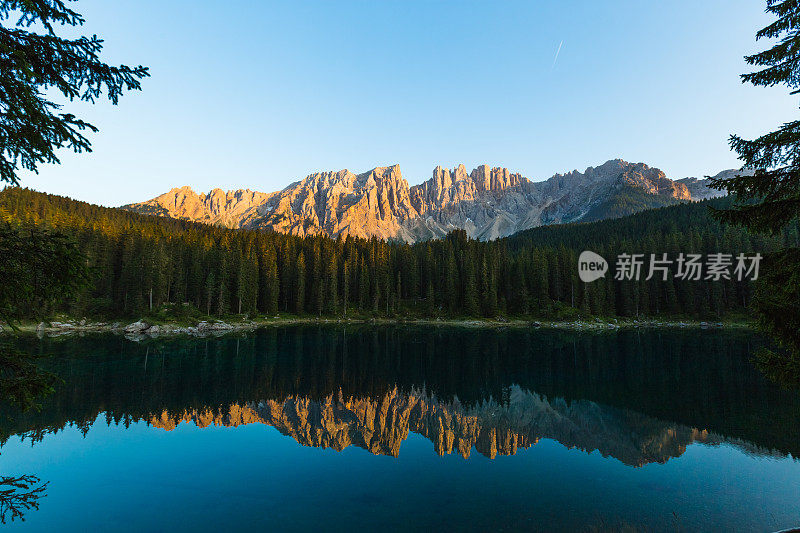 白云石山脉高山湖泊