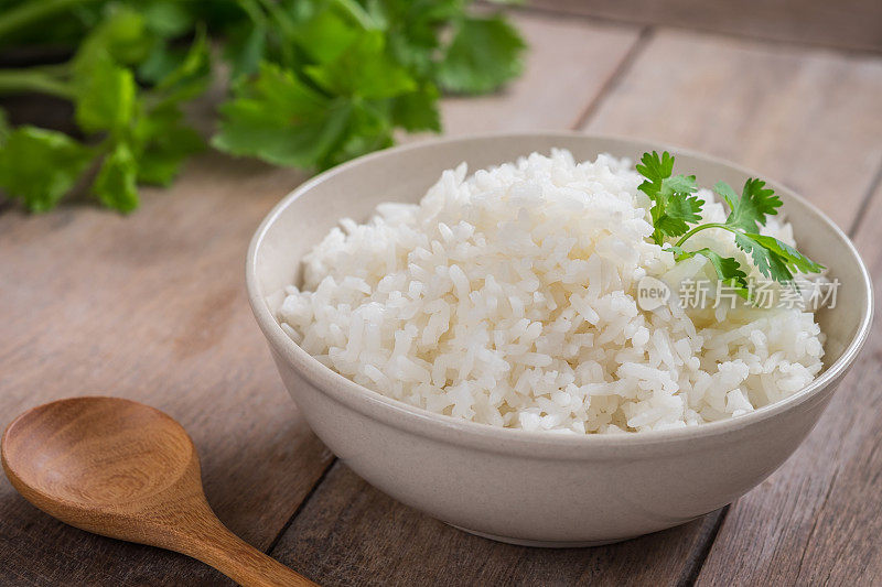 碗装白米饭