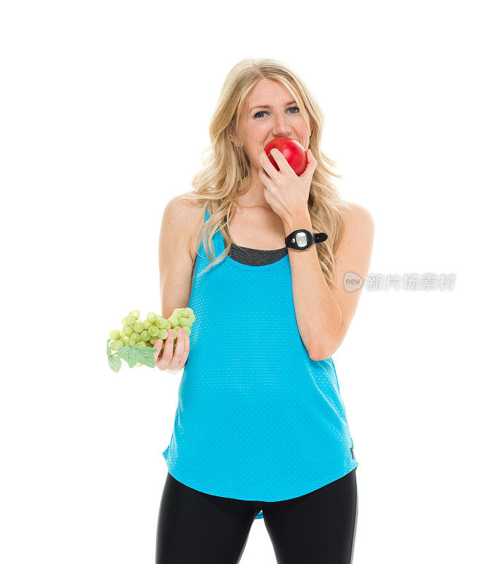 女运动员吃苹果