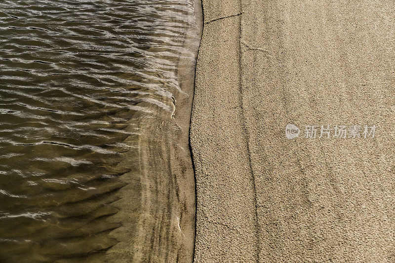 沙和水波纹的背景
