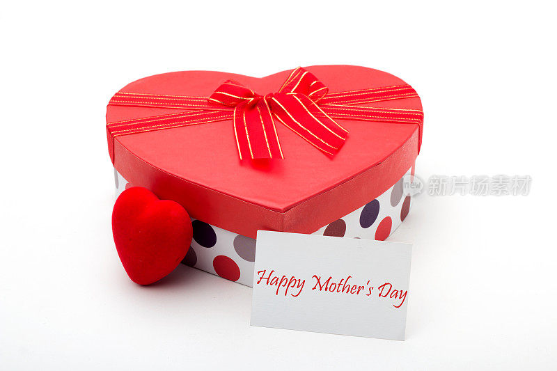 心形的礼物盒与母亲节贺卡