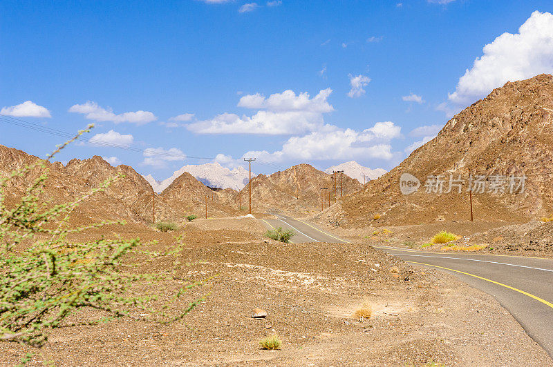 哈贾尔山脉蜿蜒的乡村公路