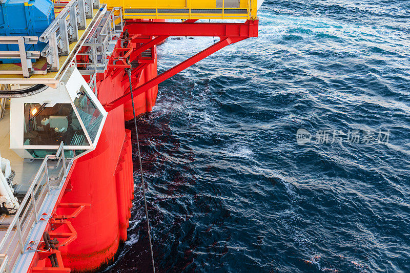 海上石油钻井平台浮筒