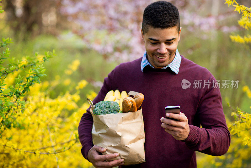 花点时间查看他的信息